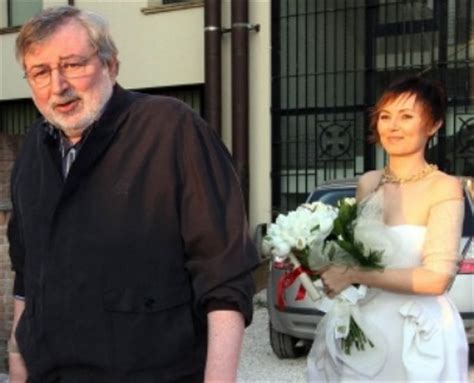 Francesco Guccini si sposa a 71 anni: le nozze con .